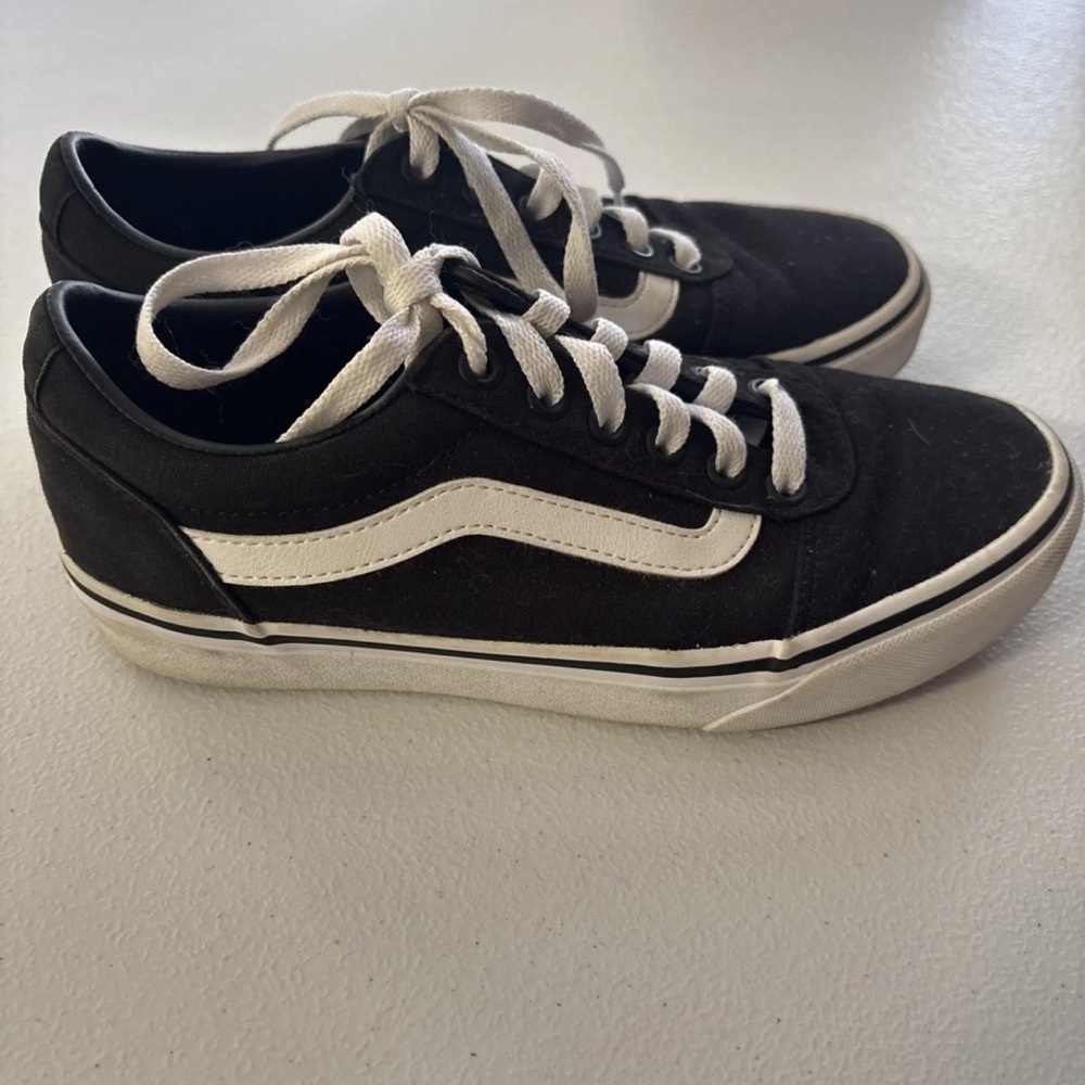 Vans Men's Classic Black and White Sneakers
